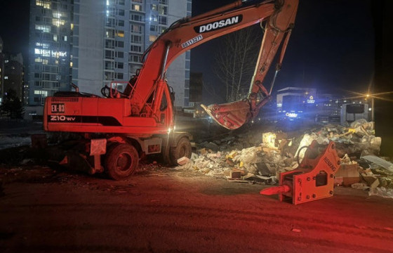 Үерийн даланд их хэмжээний хог бөөгнүүлсэн аж ахуй нэгжид шаарлага хүргүүлэн цэвэрлүүлжээ