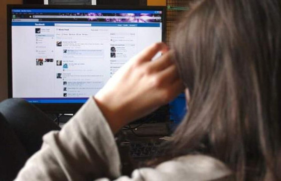 Цахимаар танилцсан 21 настай залуу 13 настай охиныг хуурч авч явсныг эрэн сурвалжилж олжээ