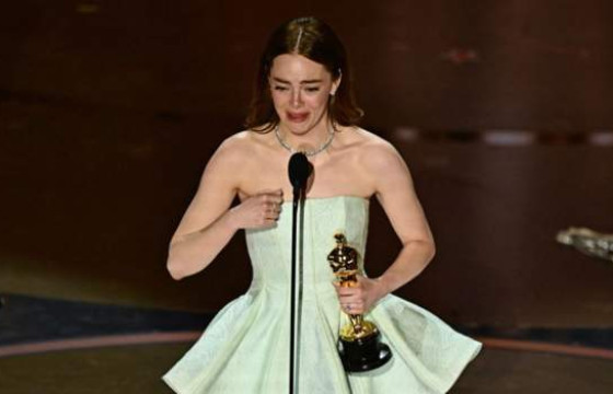 ОСКАР-2024: Эмма Стоун шилдэг эмэгтэй гол дүрийн шагнал хүртлээ
