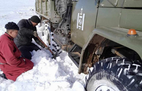 Цасанд боогдож хөдөлгөөн хязгаарлагдсан хэсэгт 17 км зам гаргалаа
