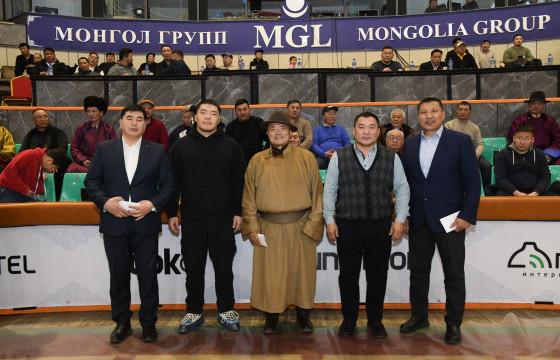 Бөхчүүд 192.123. 266 төгрөгийг малчдад тусламж болгон өгөв