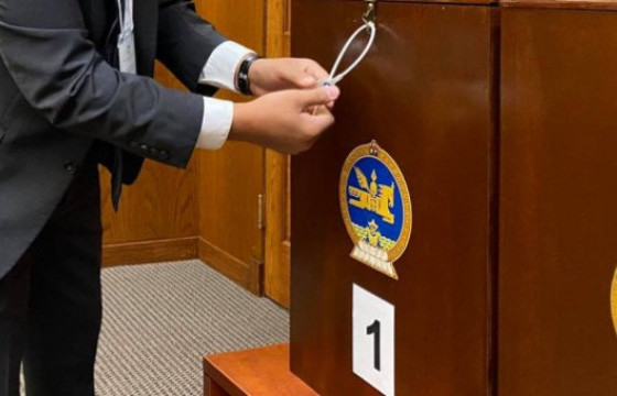   ГАДААДАД БАЙГАА ИРГЭД ДӨРВӨН ӨДӨР САНАЛАА ӨГНӨ