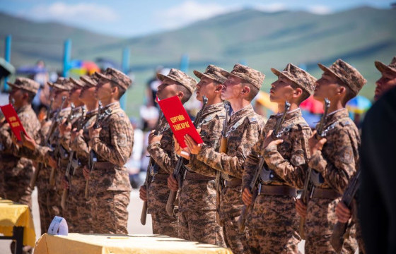 “Цэргийнбаяр” нэртэй хоёр, “Эрхүн” нэртэй гурван хүн байна
