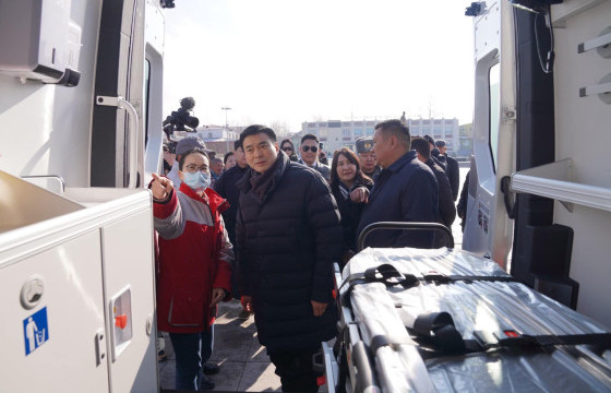 Сэлэнгэ аймгийн зарим сумын ЭМТ-д туулах чадвартай автомашиныг гардуулан өглөө