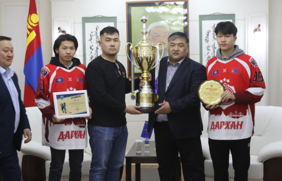 Хоккейн лигийн аварга “Дархан” багт хүндэтгэл үзүүлэв