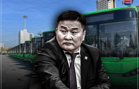 Ж.СҮХБААТАР НОГООН АВТОБУСНЫ ХЭРГЭЭ СОНСГОЛООР ЗАМХРУУЛЖ, МУЛТАРЧ ҮЛДЭХЭЭР ТОХИРОЛЦСОН УУ