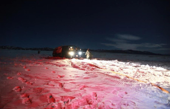 Автомашин нь цасанд суусан 43 настай эрэгтэйн цогцсыг олжээ