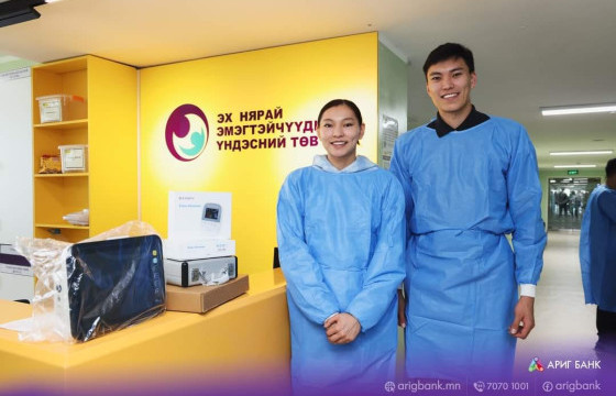 ОУХМ О.Энхбаатар, ОУХМ О.Хулан нар ЭНҮТ-д  хандив өгөв