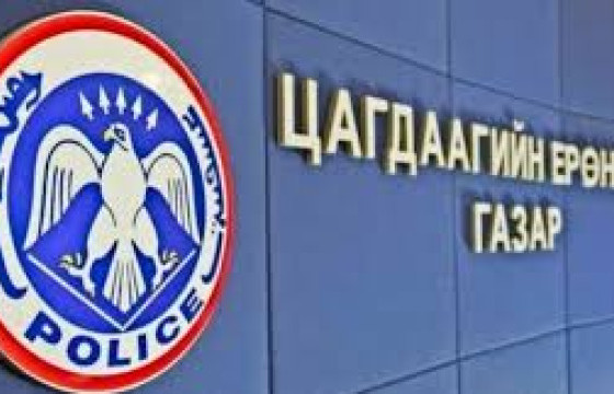 Дорнод аймагт зорчигчоо хээр орхиж явсан жолооч Н: Аккумляторын толгой янзлах хооронд бие засах гээд буусныг нь мэдээгүй хөдөлсөн. Зорчигчид унтаж байсан учраас тэр эмэгтэйг буусныг мэдээгүй 