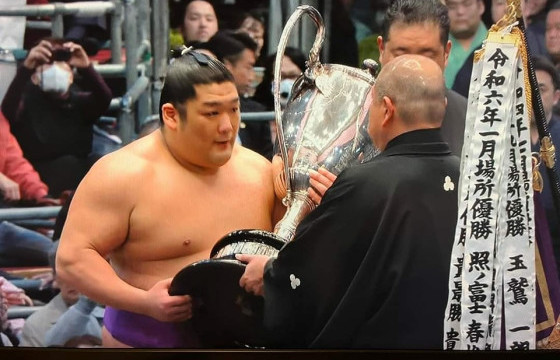 Такэрүфүжи харү башёд 13 даваатайгаар түрүүлэв