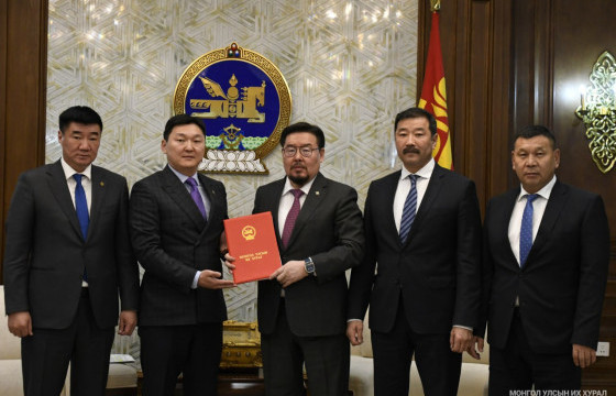 Автомашины нүүрсэн янданг хилээр гаргахыг хориглох тогтоолын төсөл өргөн мэдүүллээ