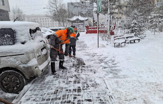 Нийслэлийн зам талбайд 25 тонн бодис, таван тонн давс цацжээ