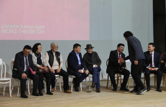 ОРШИХ УУ, ЭС ОРШИХ УУ БУЮУ ТЕАТРЫН ӨДРӨӨР
