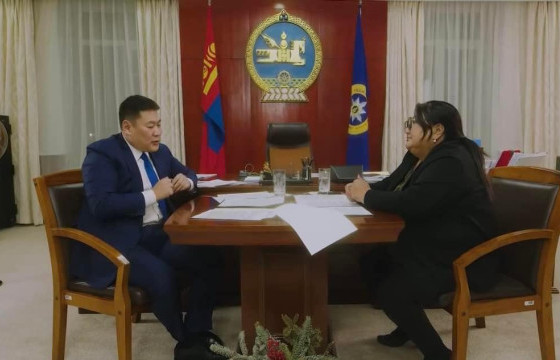 ЕРӨНХИЙ САЙД Л.ОЮУН-ЭРДЭНИЙН ЯРИЛЦЛАГААС ОНЦЛОХ ЭШЛЭЛҮҮД