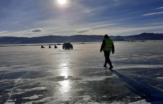 Бага насны хүүхдийг хараа хяналтгүй орхихгүй байх, мөсөн дээр тоглуулахгүй байхыг анхааруулав