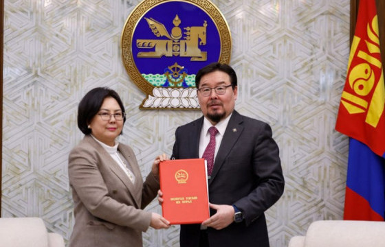 Оёмол бүтээгдэхүүний түүхий эд, үндсэн болон туслах материалыг гаалийн албан татвараас хугацаагүй чөлөөлөх тухай хуулийн төслийг өргөн мэдүүлэв