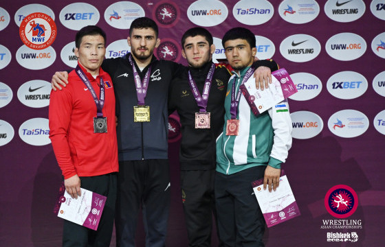 Э.Бямбадорж Азийн аваргаас мөнгөн медаль хүртлээ