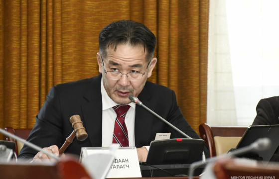 Ашигт малтмал, газрын асуудлаарх хянан шалгах түр хороог Ц.Цэрэнпунцаг даргалахаар боллоо