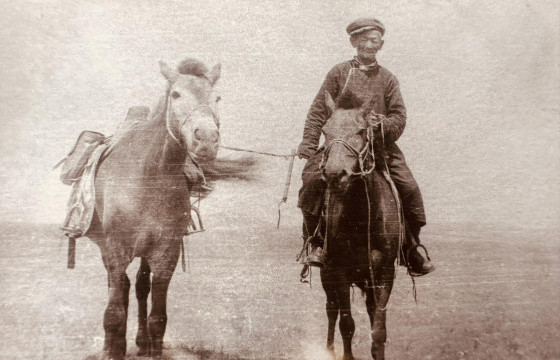 ВЬЕТНАМААС ГУРВАН ЖИЛИЙН ДАРАА НУТАГТАА “ГҮЙЖ” ИРСЭН ХУЛГАР ХҮРЭН АЗАРГАНЫ ГАЙХАМШИГТ ТҮҮХ