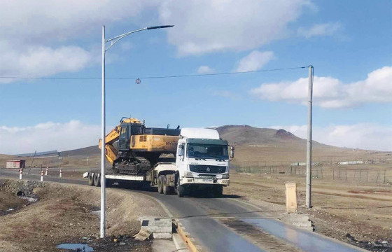 Удаа дараа даац хэтрүүлэн тээвэр хийж, авто зам эвджээ