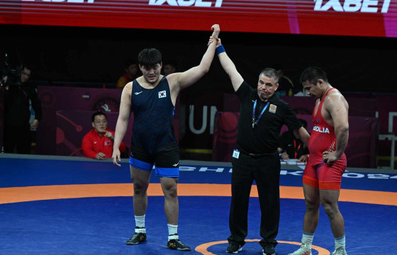 Б.Бадамдорж сүүлийн оноогоор ялагдал хүлээв