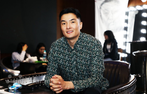 “Тэнгисийн эрэг дээрх 24/7” шоуны панелист Б.Батбилэг гэж хэн бэ