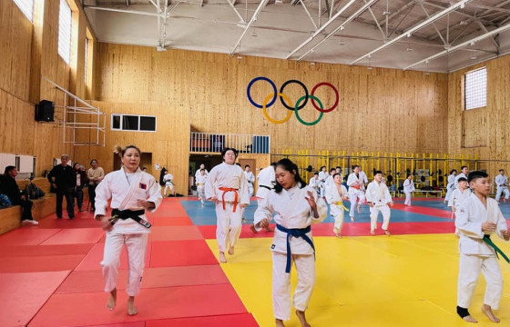 Дэлхийн аварга М.Уранцэцэг жүдочин багачуудтай хамтарсан бэлтгэл хийлээ