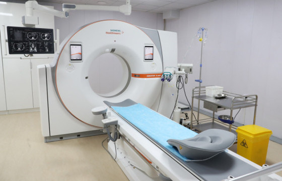 АШУҮИС-ийн эмнэлгүүд 110 төрлийн 141 ширхэг тоног төхөөрөмж хүлээн авлаа