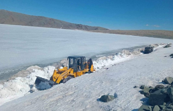 Баян-Өлгий аймагт хаагдсан зам, давааг нээх ажиллагаа үргэлжилж байна