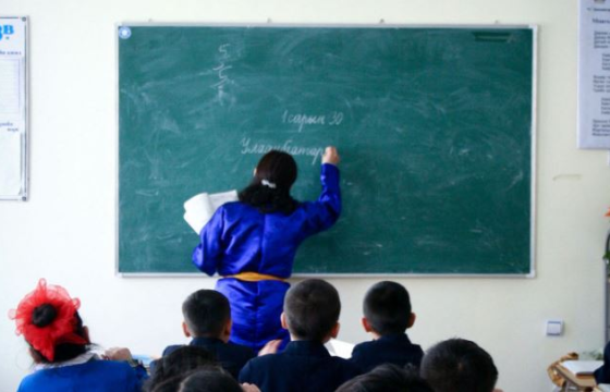 Шинэ залуу багш нарыг ахмад багш нарт дагалдуулан сургана