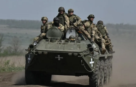 Оросын тал довтолгооны хүчээ нэмж, Украины арми фронтоос ухарчээ