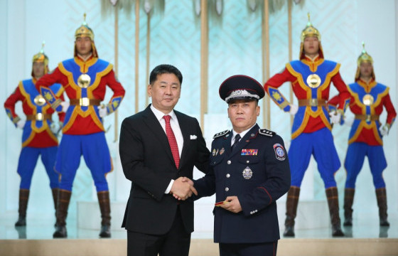 Т.Сүхболд генералд 