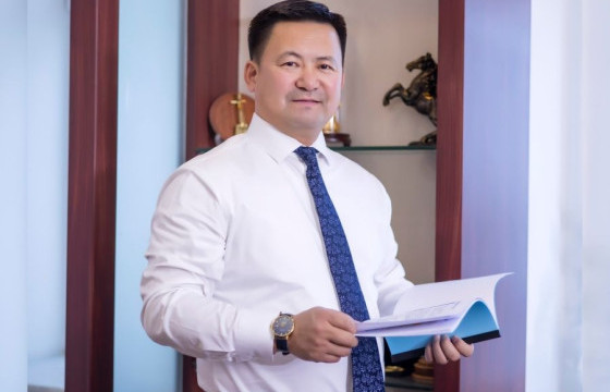 БУСДАД ХУУЛЬ БУСААР ГАЗАР ОЛГОСОН ГЭХ ДУНДГОВЬ АЙМГИЙН ЗАСАГ ДАРГА Ц.МӨНХБАТ ГЭЖ ХЭН БЭ