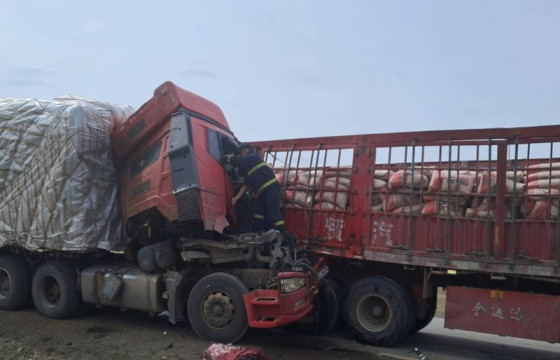 Хоёр шалаанзны голд хавчуулагдсан иргэний аварчээ