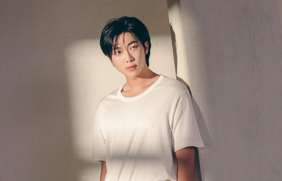 BTS хамтлагийн ахлагч RM “Right Place, Wrong Person” цомгоор эргэн ирлээ