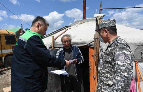 Үерийн аман дээр буусан айл өрхүүдэд газар чөлөөлөх мэдэгдэл хүргүүлжээ