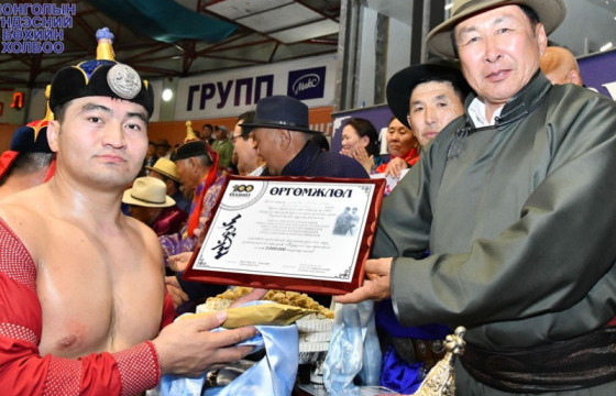 Архангай аймгийн Өлзийт сумын ойн барилдаанд Ц.Бямба-Отгон гарди түрүүллээ