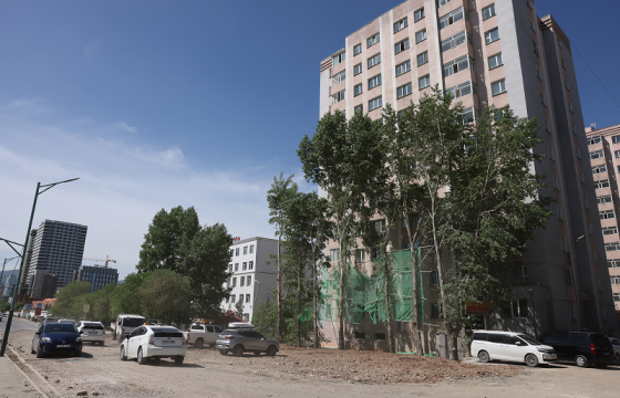 Шинэ Үндэсний номын сангийн дэргэд баригдаж байсан барилгын каркасыг нураажээ