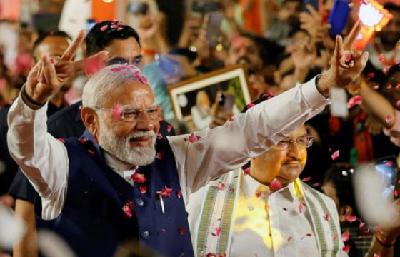 Энэтхэгийн парламентын сонгуульд Нарендра Модигийн нам ялалт байгуулав