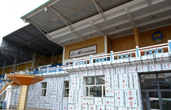 Төв цэнгэлдэх хүрээлэнгийн гадна талбайд байрлах авто угаалгын газрыг буулгалаа