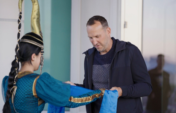 “Фүлхэм” клубийн домогт хаалгач Марк Шварцер Монголд иржээ