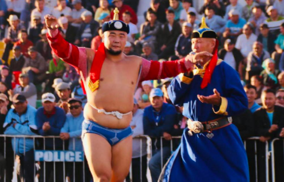 Наадмын сорилго барилдаанд улсын заан Д.Анар түрүүлжээ