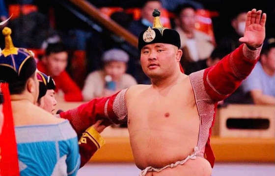 М.Бадарчийн цолыг хурааж, унасан бөхчүүдэд цолыг нь нөхөн олгохоор болжээ