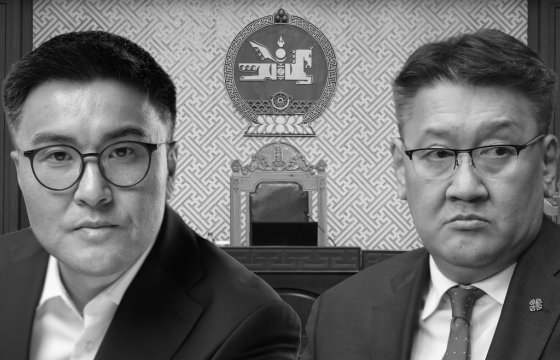 Сангийн сайд Б.Жавхлан ҮХЦ-ийн маргаанаас зугтлаа