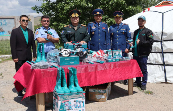 “Түүлс маркет” ХХК-аас аврах ажиллагаанд ашиглах 17 нэр төрлийн багаж, хэрэгслийг хүлээлгэн өглөө