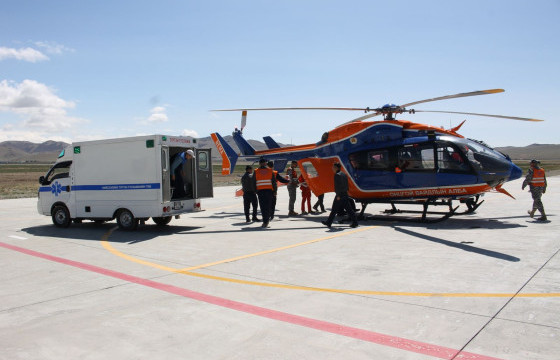 Эрдэнэсант сумын ЗДТГ-ын дарга: Гэр бүлээрээ зорчиж явсан машин онхолдож, зорчигчдыг Улаанбаатар руу онгоцоор тээвэрлэлээ