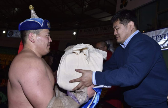 УЛСЫН НАЧИН ЦОЛ НӨХӨЖ АВСАН Б.БАЯНМӨНХ ГЭЖ ХЭН БЭ 