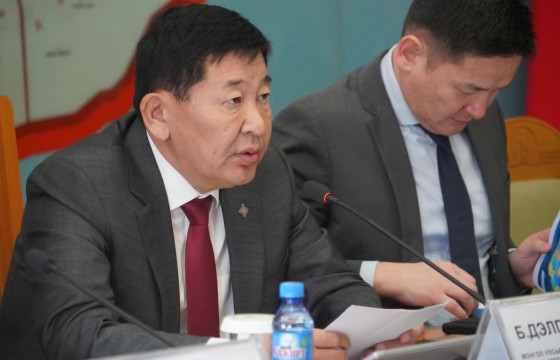 “Хот хөдөөгийн сэргэлт” ажлын хэсгийн арван тавдугаар хуралдаан төрийн ордонд боллоо.