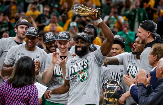 “Бостон Селтикс” баг NBA-ийн аварга боллоо