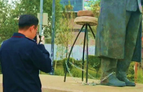 С.Зориг агсны хөшөөг гинжилсэн иргэнийг олж тогтоон, шалгалтын ажиллагааг үргэлжлүүлж байна